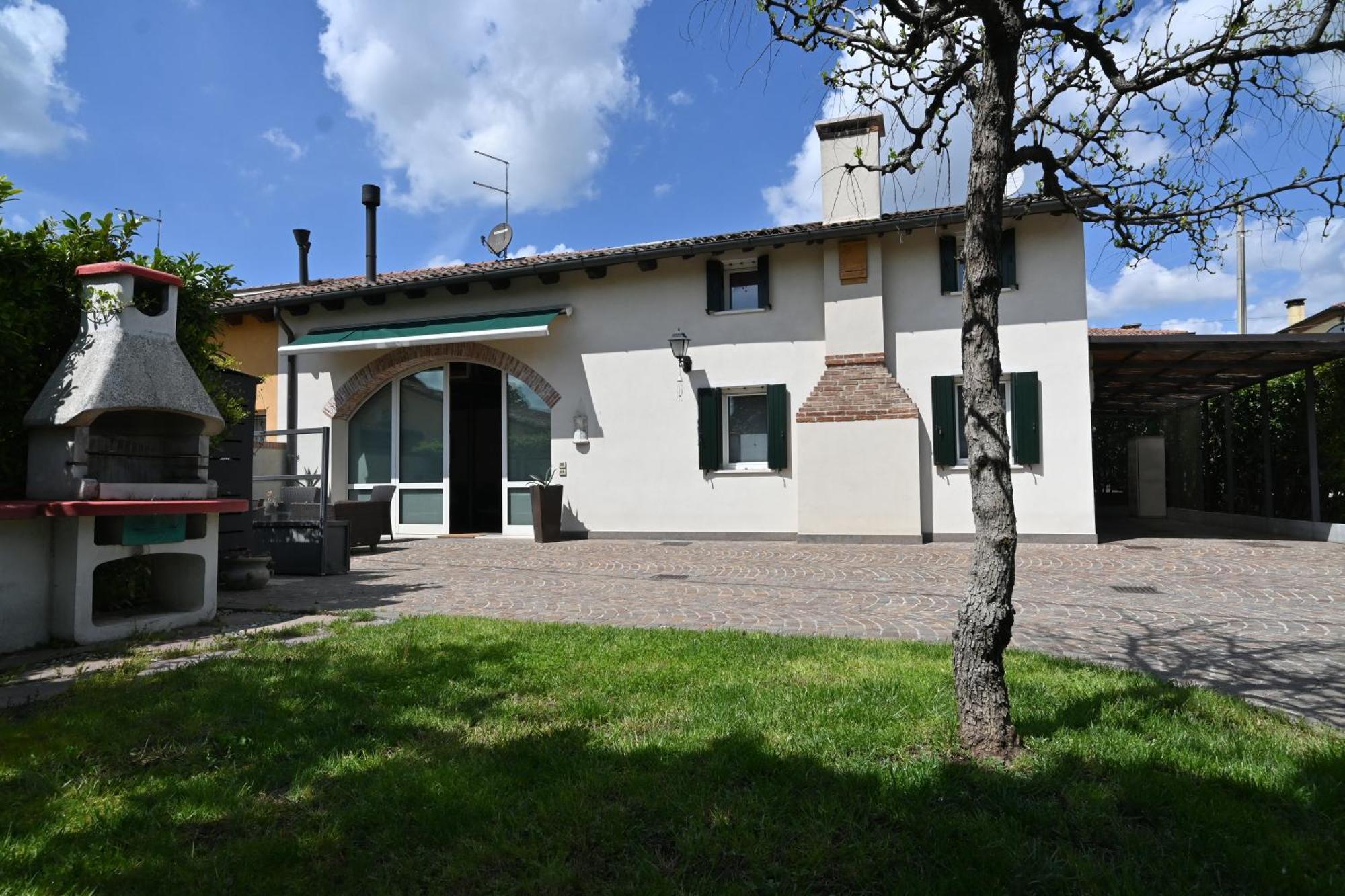 Ca Centosa Artistic House Villa Storica Ristrutturata Con Patio E Giardino Чіттаделла Екстер'єр фото